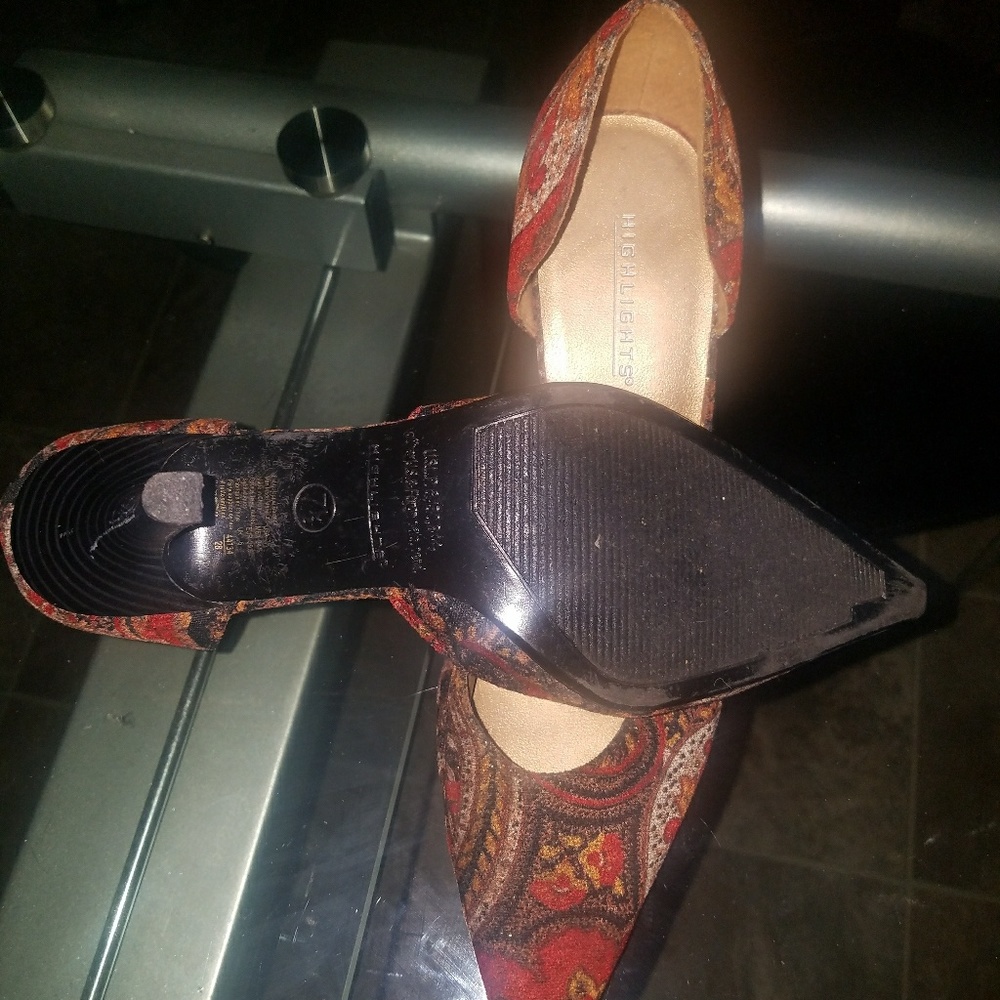 Shoes - Picture 3 of 4